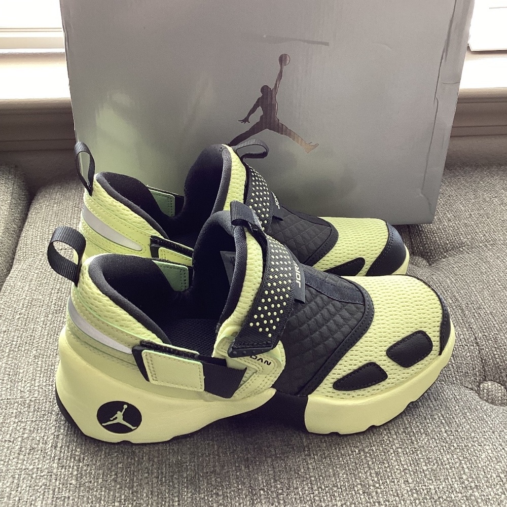 Jordan Trunner LX Sneaker (Women) 7.5M